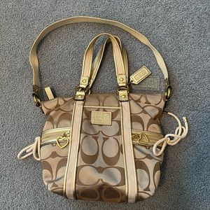 Coach Poppy Daisy Signature Tote - fun and versatile shoulder to tote bag!